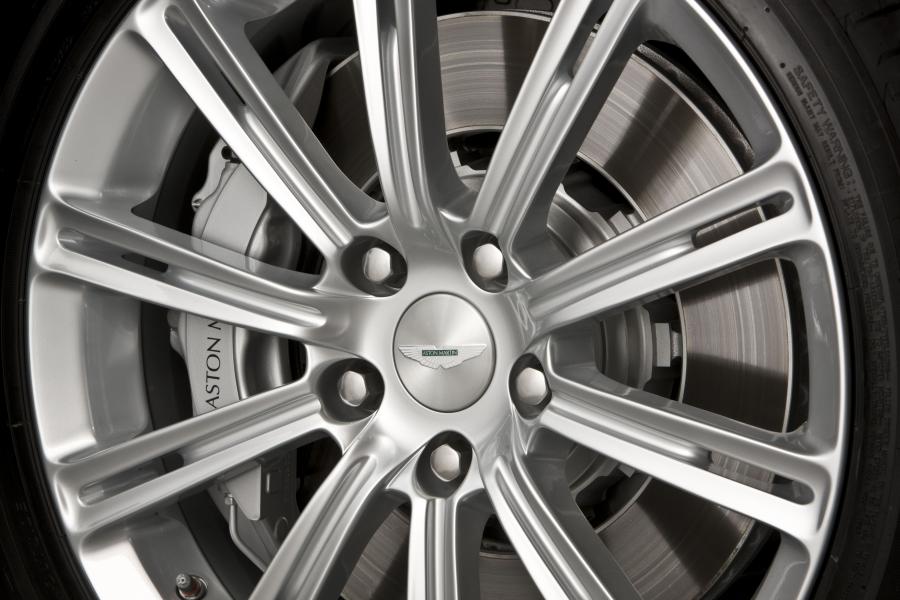 Колеса Aston Martin Rapide 2010 года  (фото 146 из 190)